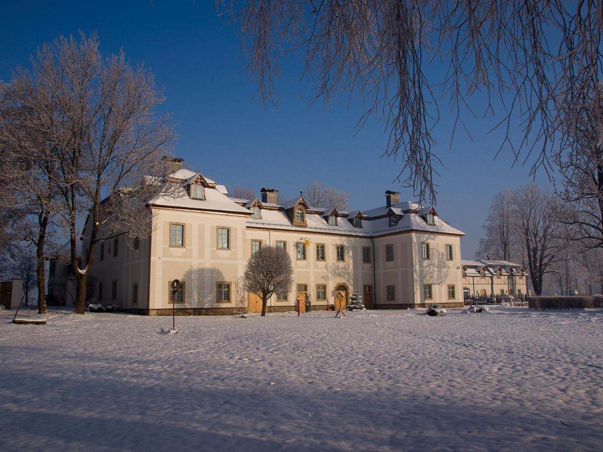 Palac Pakoszow Schlosshotel Wernersdorf Jelenia Gora Ngoại thất bức ảnh The manor house of the former estate of the Order of St John