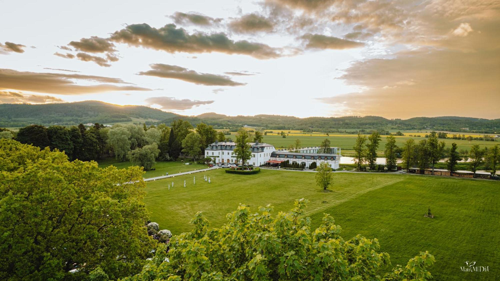 Palac Pakoszow Schlosshotel Wernersdorf Jelenia Gora Ngoại thất bức ảnh The hotel