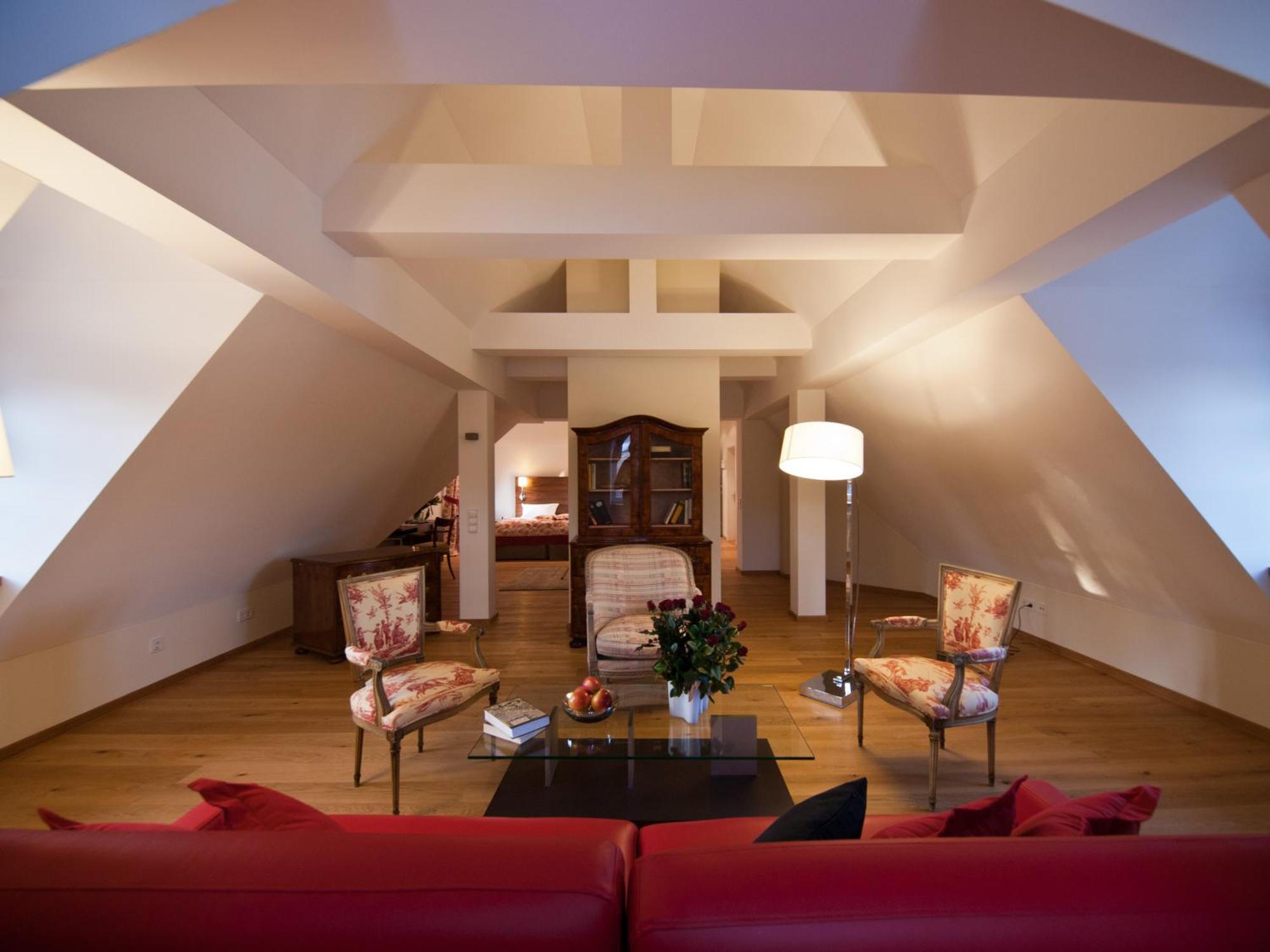 Palac Pakoszow Schlosshotel Wernersdorf Jelenia Gora Ngoại thất bức ảnh The interior of a suite at the Hotel de l'Europe