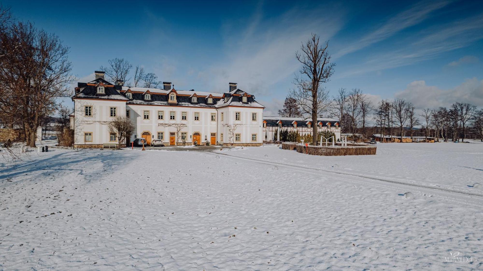 Palac Pakoszow Schlosshotel Wernersdorf Jelenia Gora Ngoại thất bức ảnh The main building of the school