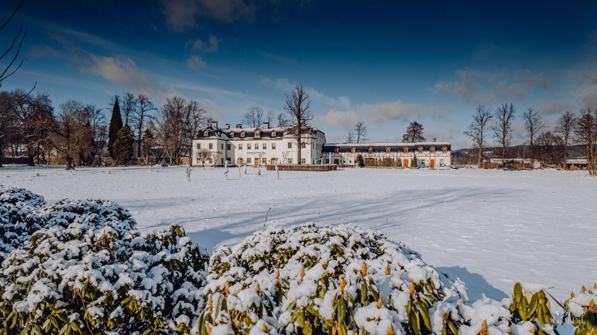 Palac Pakoszow Schlosshotel Wernersdorf Jelenia Gora Ngoại thất bức ảnh The former school site at the former St. Mary's Convent, now the St. Mary's Convent Centre