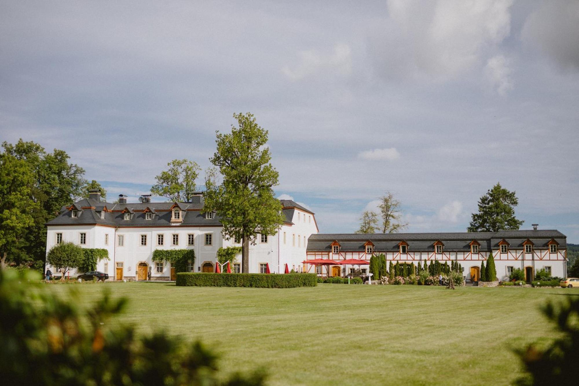 Palac Pakoszow Schlosshotel Wernersdorf Jelenia Gora Ngoại thất bức ảnh The former abbey buildings
