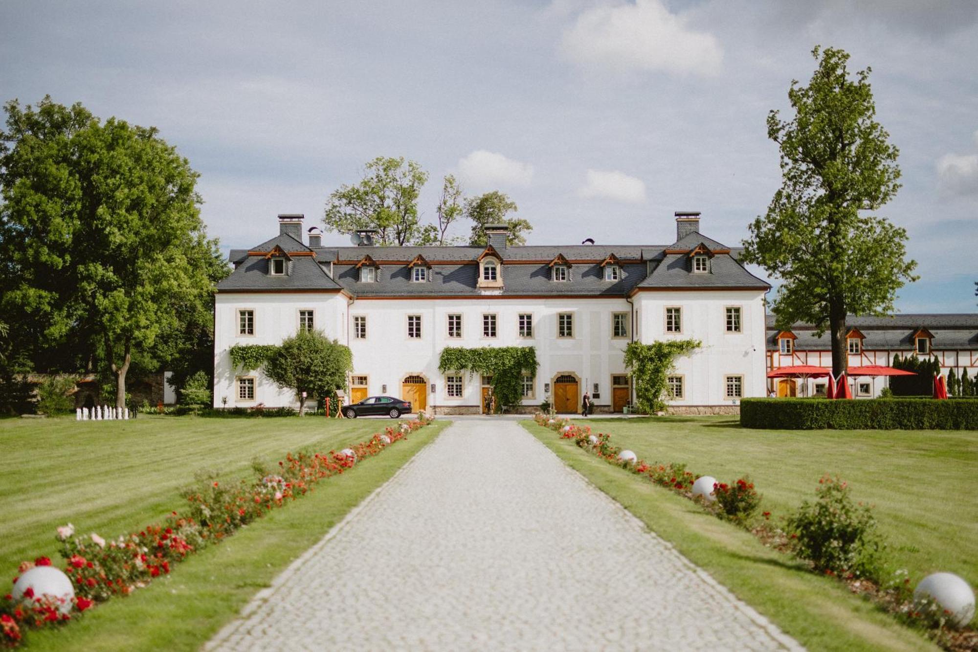 Palac Pakoszow Schlosshotel Wernersdorf Jelenia Gora Ngoại thất bức ảnh The main building of the former abbey