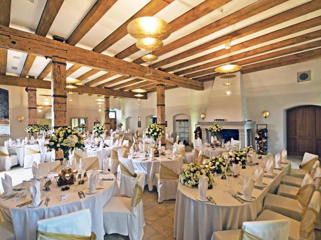 Palac Pakoszow Schlosshotel Wernersdorf Jelenia Gora Ngoại thất bức ảnh The interior of the restaurant