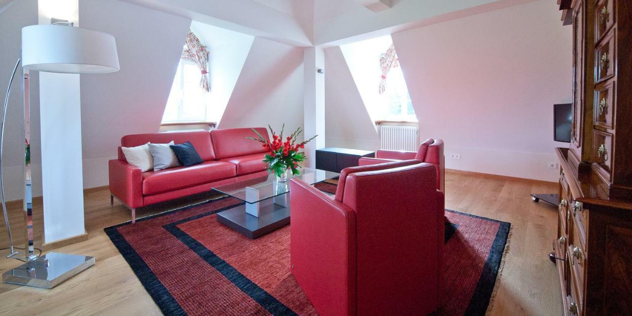 Palac Pakoszow Schlosshotel Wernersdorf Jelenia Gora Ngoại thất bức ảnh A living room