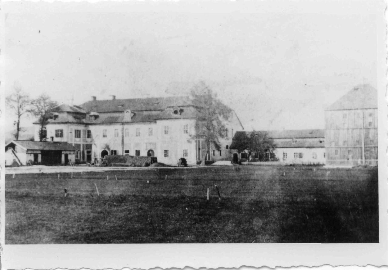 Palac Pakoszow Schlosshotel Wernersdorf Jelenia Gora Ngoại thất bức ảnh The first building of the University of Manitoba, 1878